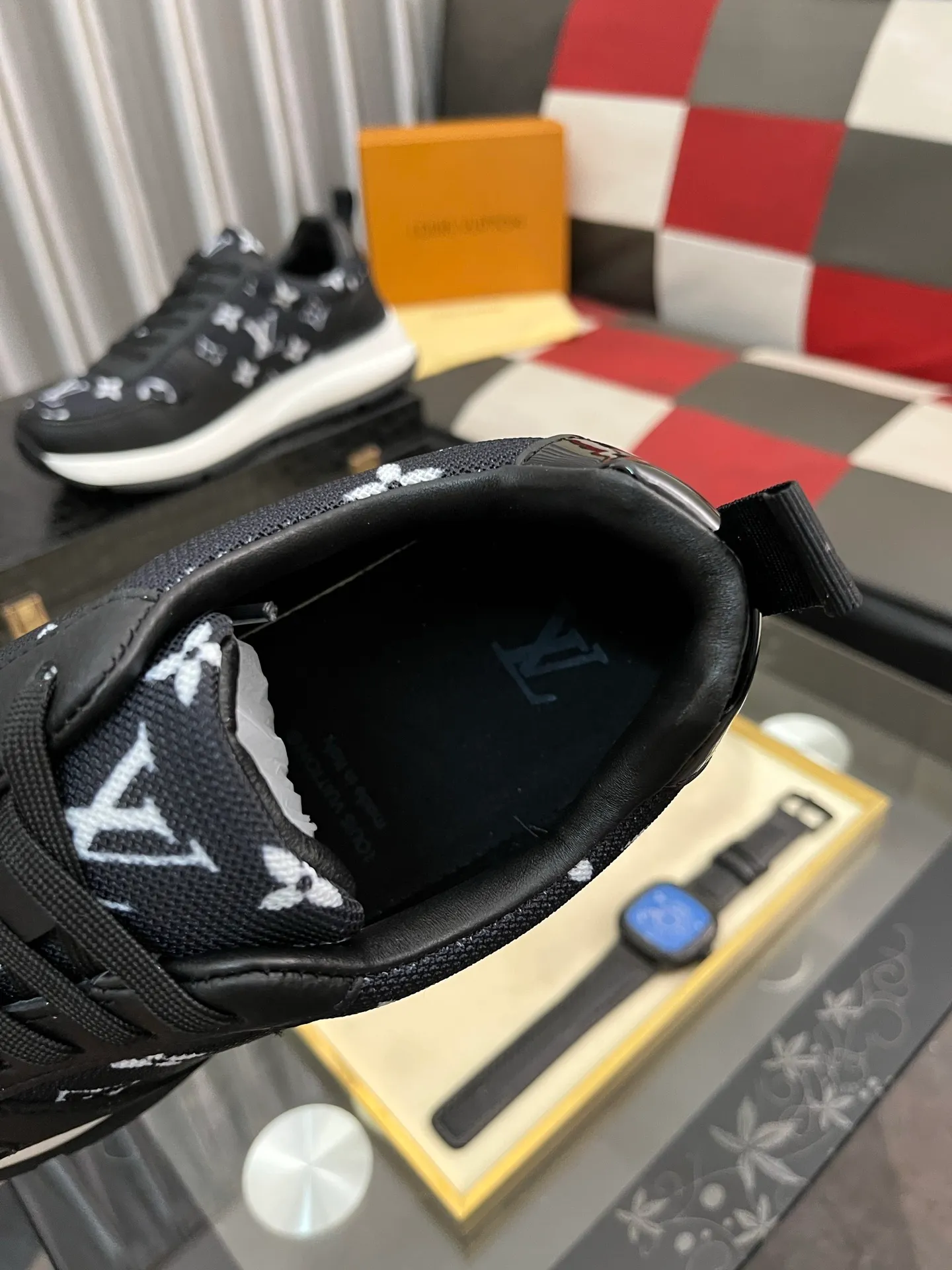 Men's men's shoes💰458⌚️⌚️ Loui* Vuitto* - Louis ** donkey's new color men's trainer sneakers, this LV Trainer sneaker is made of calfskin and breathable mesh, showing pure colors, the #54 logo on the back traces the brand's birth in 1854, the designer's handwritten brand logo embellishes one side, virgil Designed by abloh himself, it is a very commemorative sneaker. The new LV Louis Vuitton loui* vuitto* trainer sneaker low casual sports culture versatile basketball sneaker. Size: 38-444️⃣Colors available